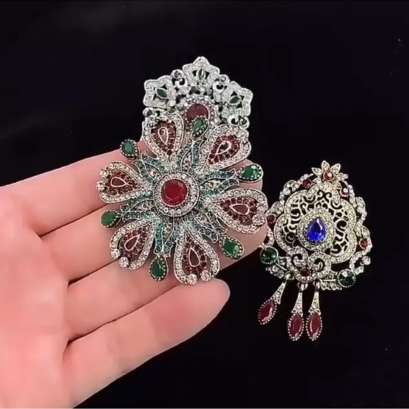Ethnic Baroque Diamond Crystal Elegant Brooch - Picture 2 of 2